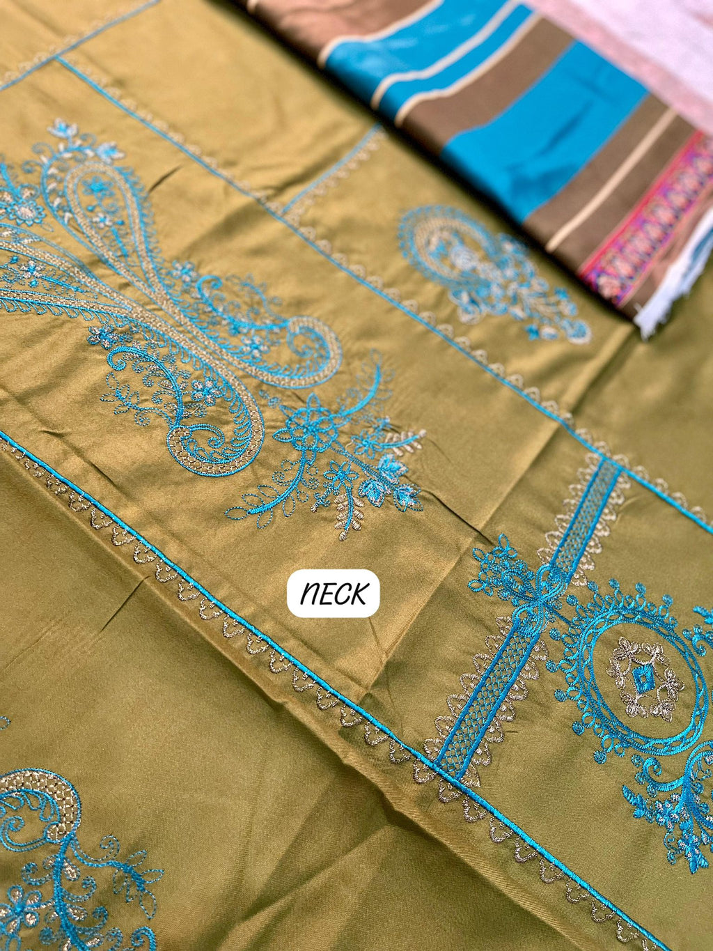 BRAND [ MARIA B ] [ WINTER COLLECTION ] FABRIC [ PREMIUM DHANAK] 3 PIECE [ UNSTITCHED ]