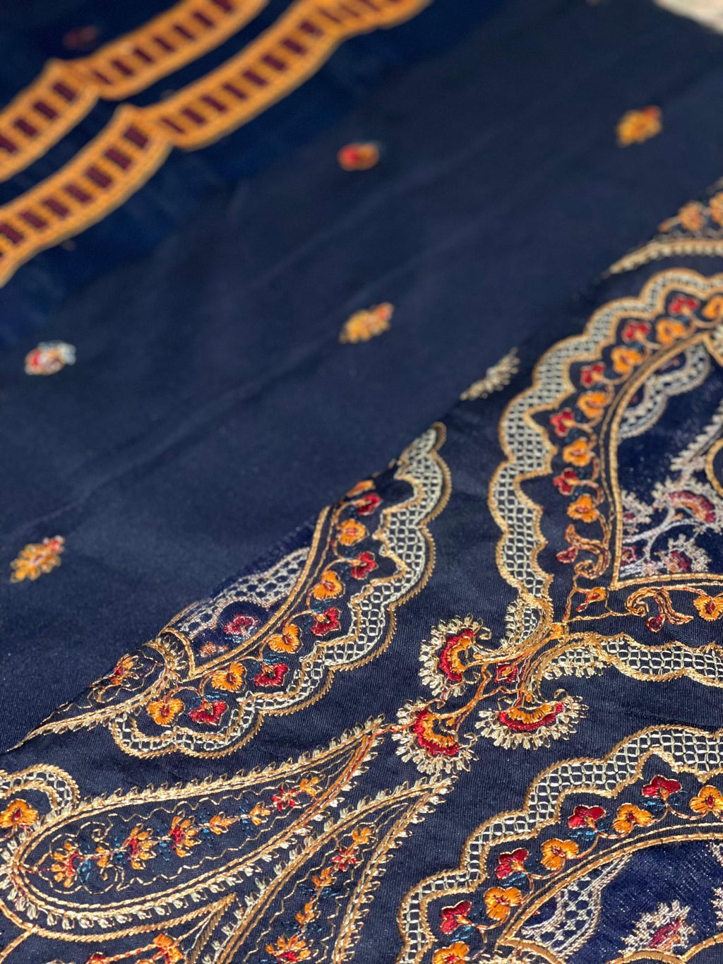 BRAND [ BAREEZE ] [ Winter Collection ] FABRIC [ PREMIUM DHANAK ] 3 PIECE [ UNSTITCHED ]