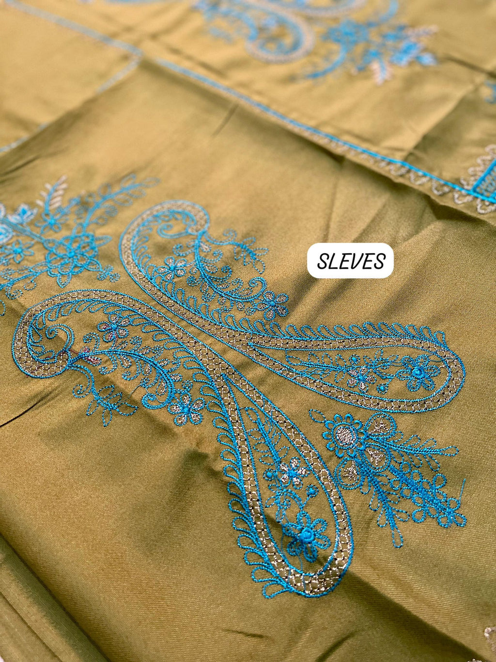 BRAND [ MARIA B ] [ WINTER COLLECTION ] FABRIC [ PREMIUM DHANAK] 3 PIECE [ UNSTITCHED ]