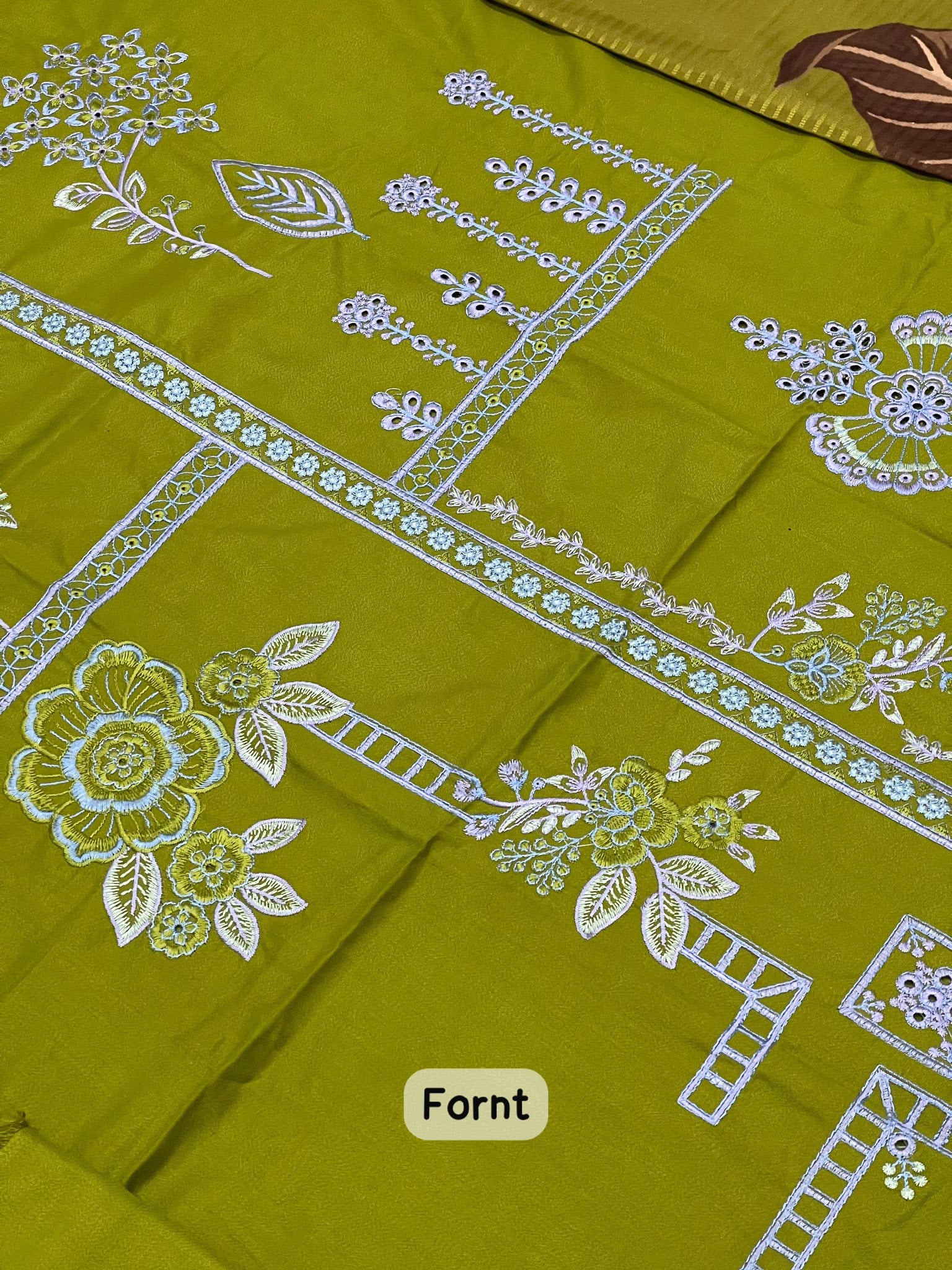 Brand : MARIA.B. Fabric : Embroidered Dhanak 3 Piece Unstitched Winter Collection