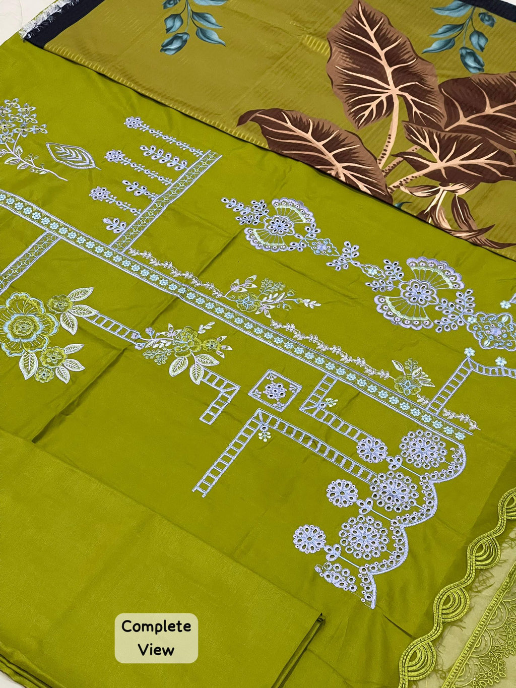 Brand : MARIA.B. Fabric : Embroidered Dhanak 3 Piece Unstitched Winter Collection