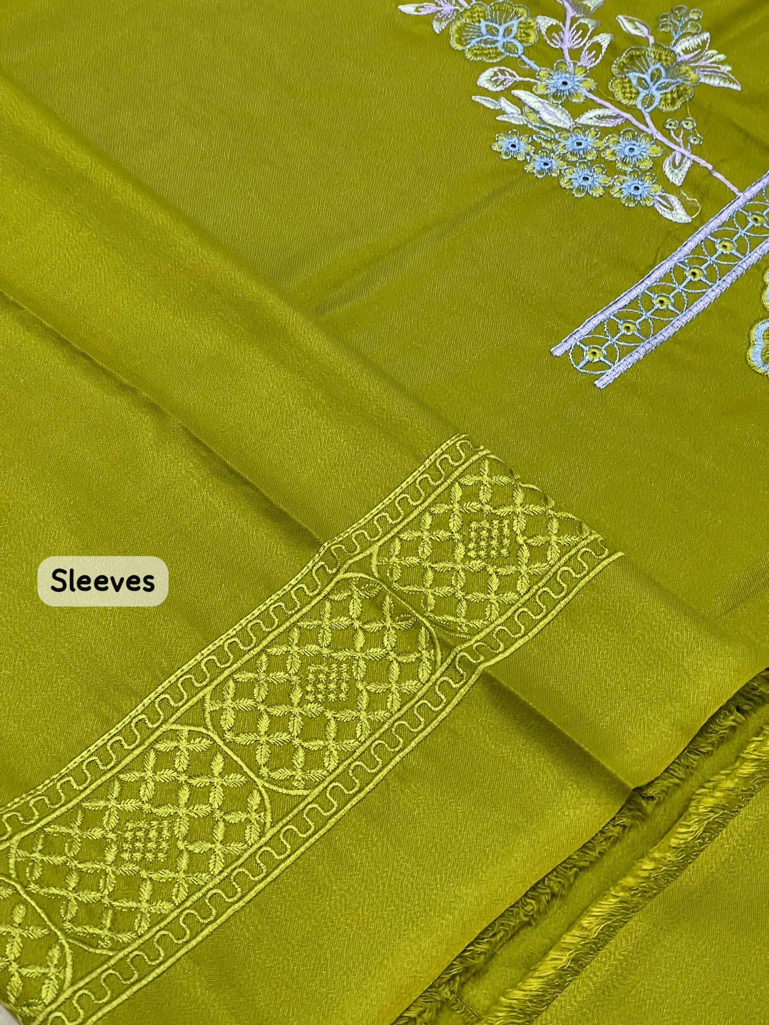 Brand : MARIA.B. Fabric : Embroidered Dhanak 3 Piece Unstitched Winter Collection