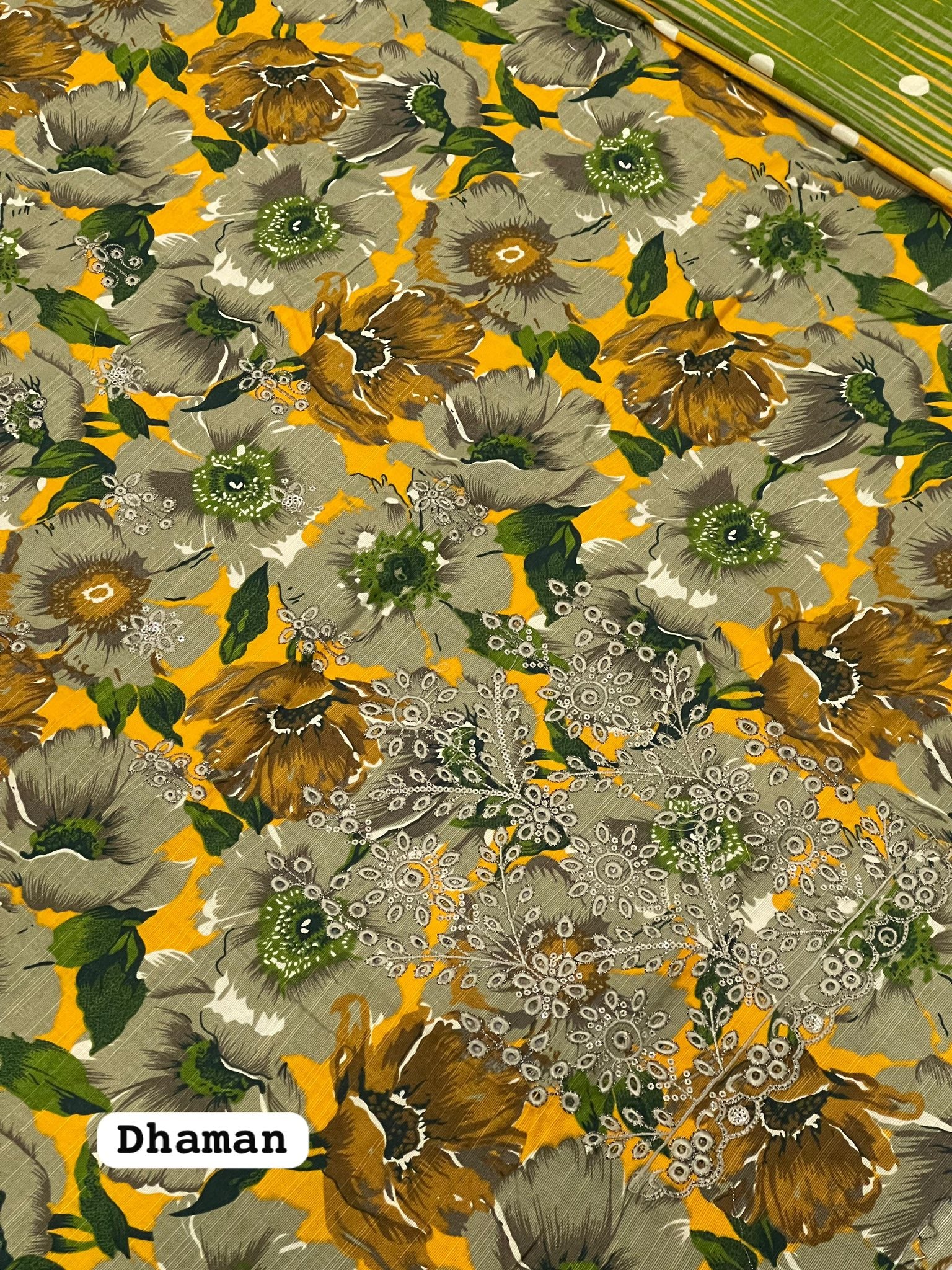 Brand : BAROQUE Fabric : Premium Khaddar 3 Piece Unstitched Winter Collection