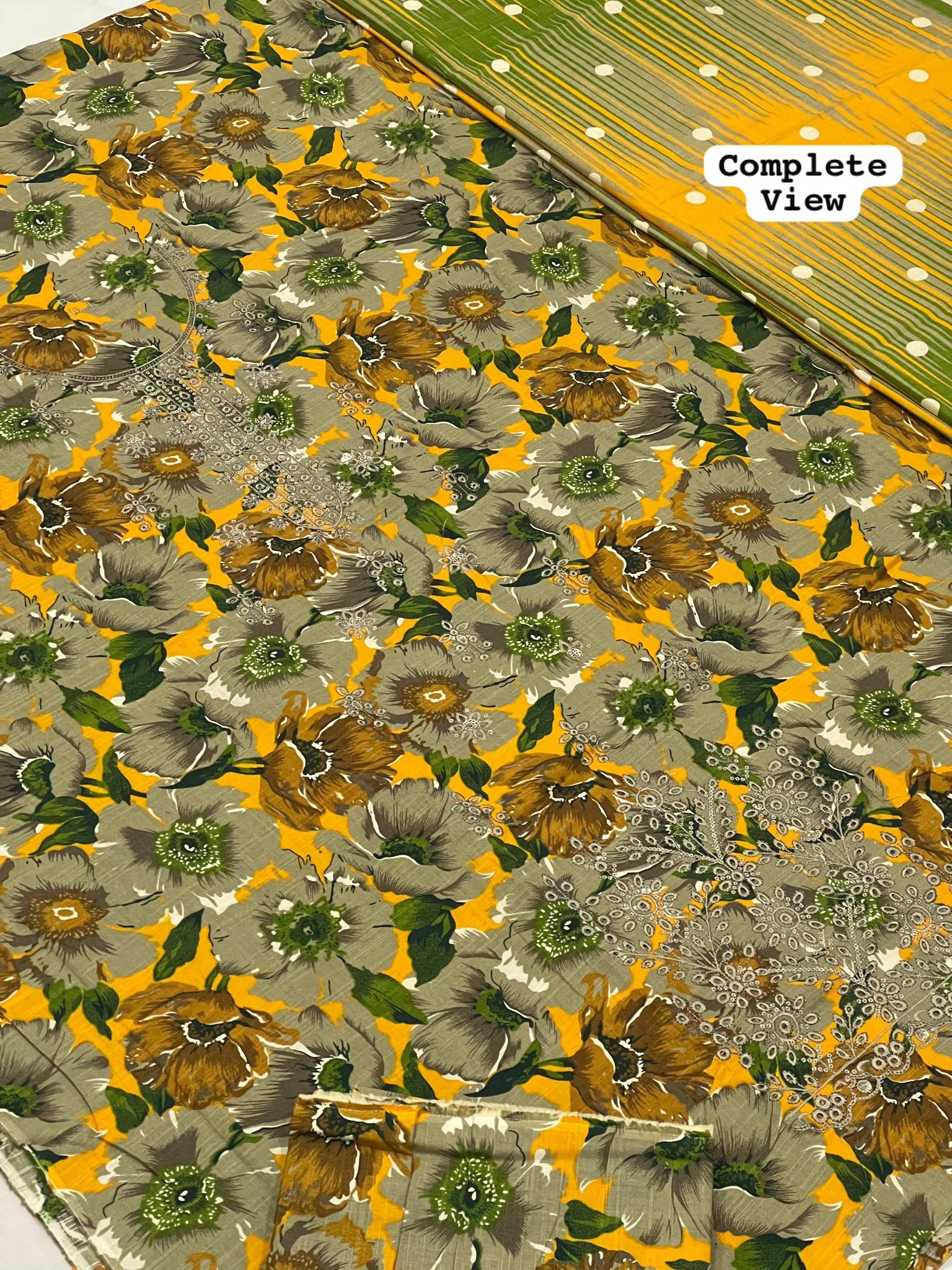 Brand : BAROQUE Fabric : Premium Khaddar 3 Piece Unstitched Winter Collection